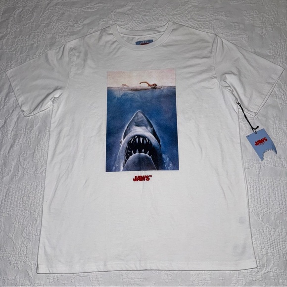NWT Jaws Poster White T-Shirts XL Movie Classics New Authentic Embroidered Logo - Picture 2 of 11